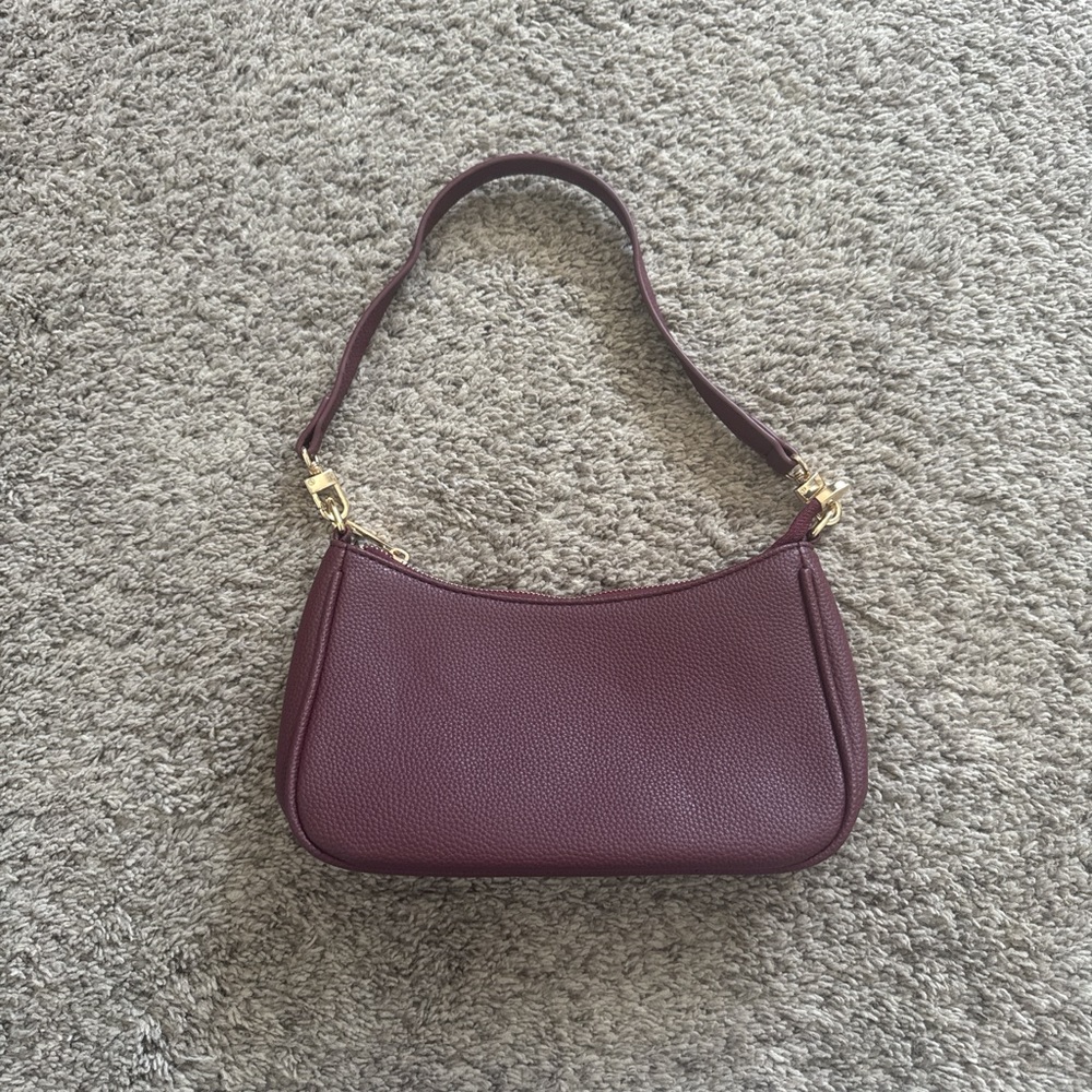 Burgundy shoulder bag with Gold Hardware
